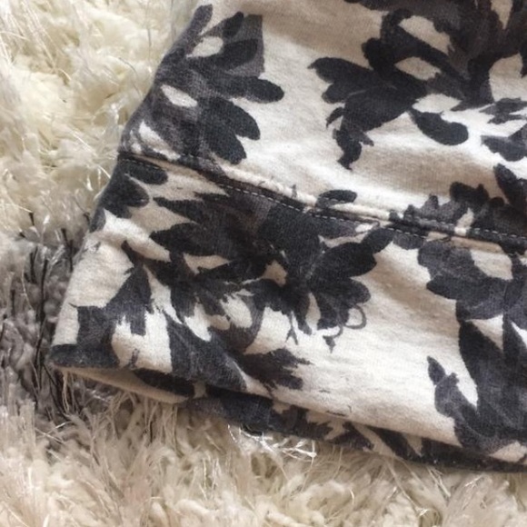 J. Crew Photo Floral Crewneck Sweatshirt Sz XS - Picture 7 of 8